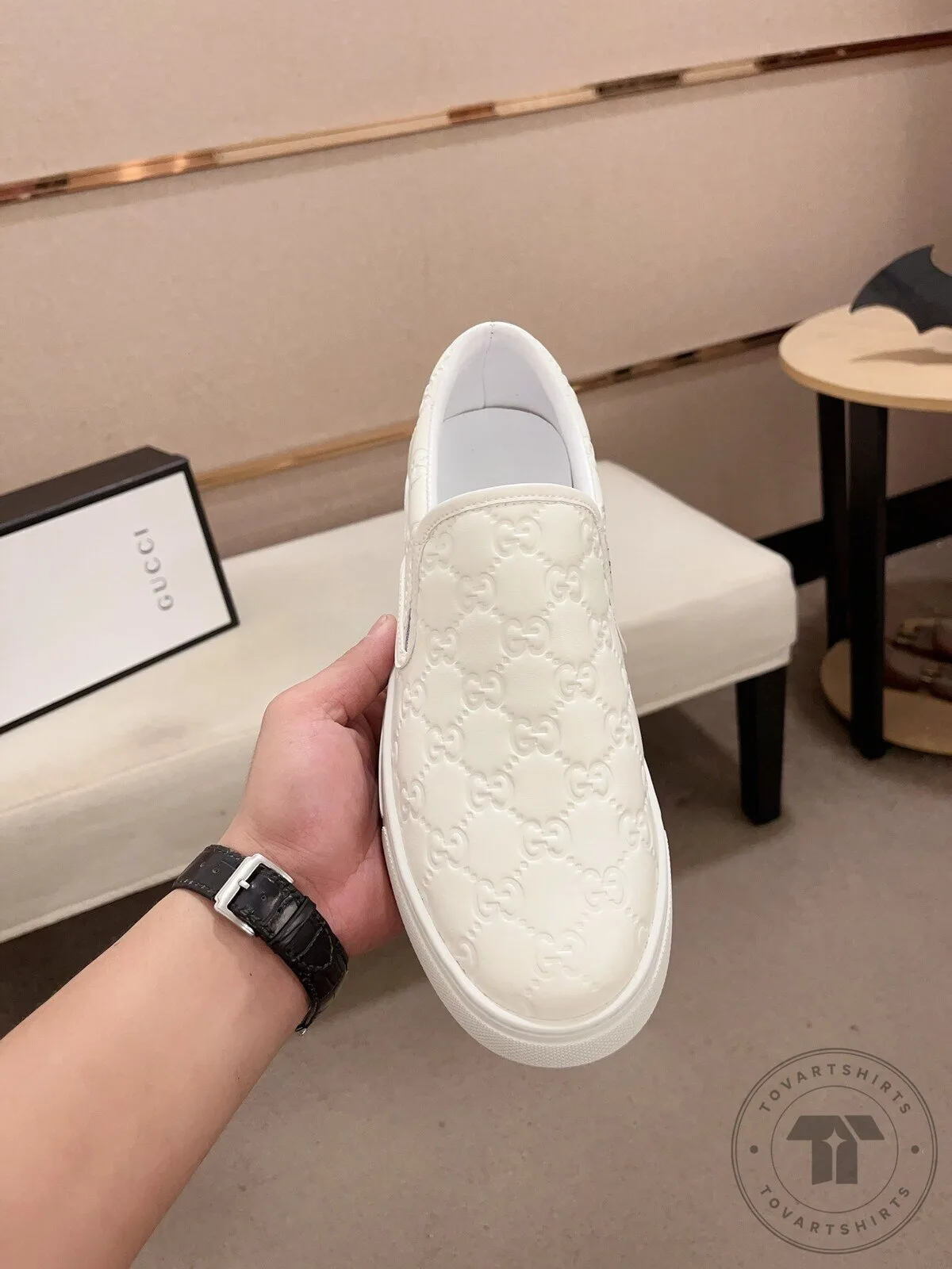 Gucci White Embossed Logo Slip-On Casual Shoes 10 Gucci White Embossed Logo Slip-On Casual Shoes