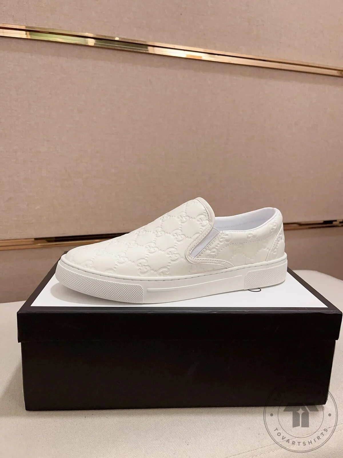 Gucci White Embossed Logo Slip-On Casual Shoes 11 Gucci White Embossed Logo Slip-On Casual Shoes